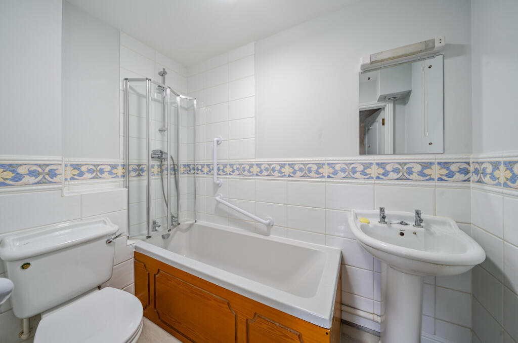 Apartment in Guildford - More