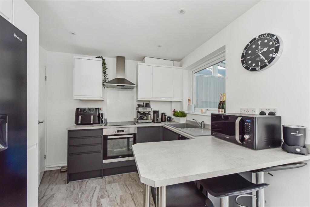 House in Havant, Waterlooville - View 5