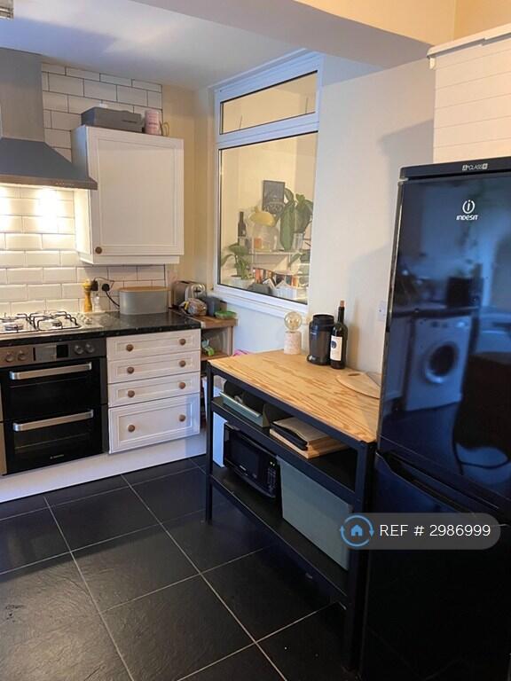 House in London - View 5
