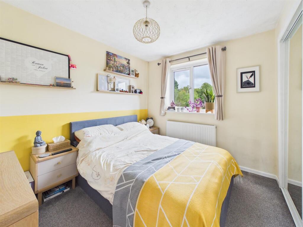 Apartment in Gloucester - View 4
