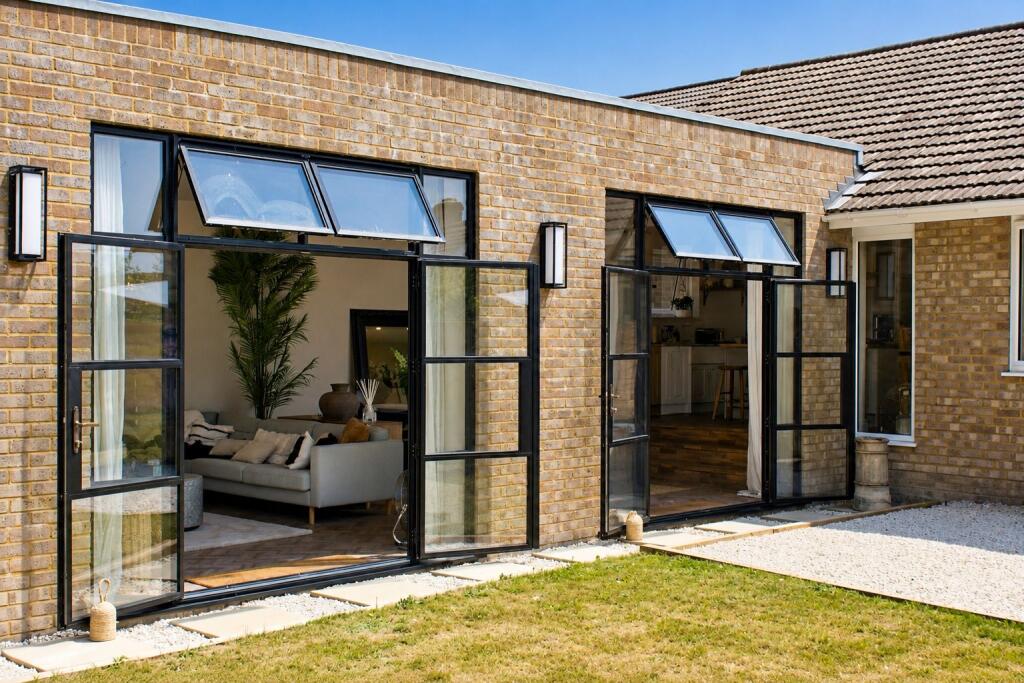 House in Hove, Hangleton - View 2