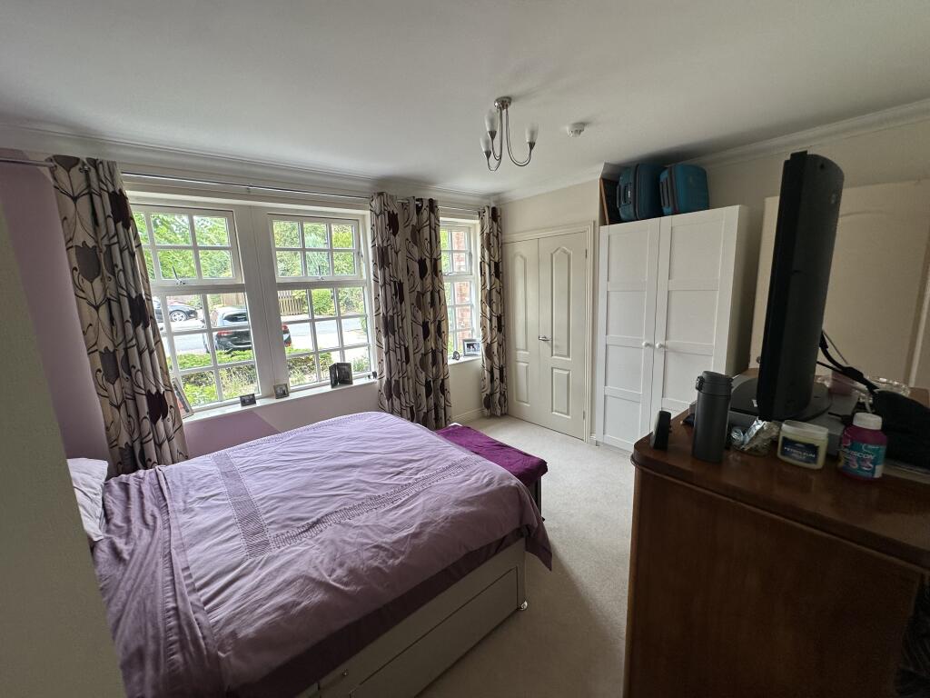 Apartment in Northampton - More