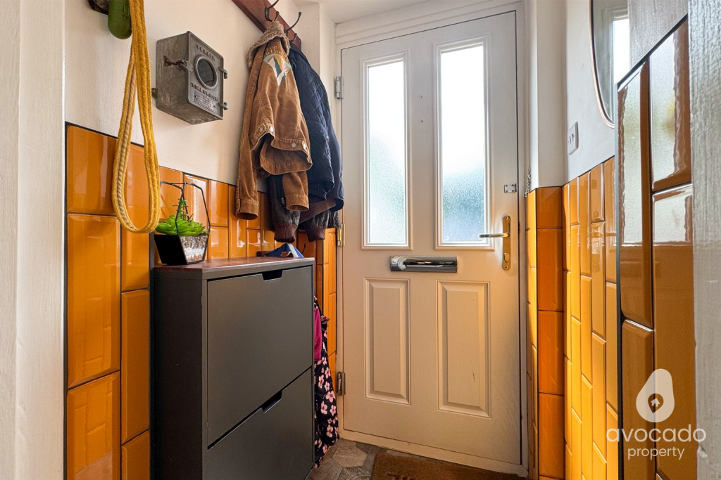 House in Thatcham, West Berkshire - More