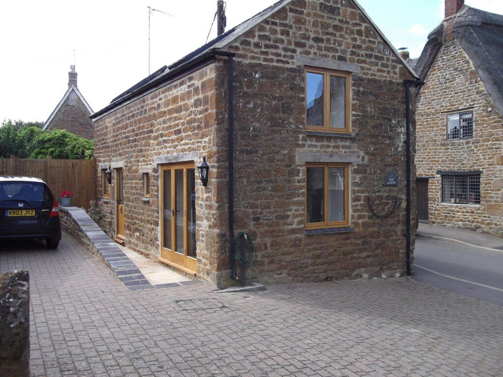 Main image of property: 3 Banbury Lane, Byfield, Daventry, NN11 6UX