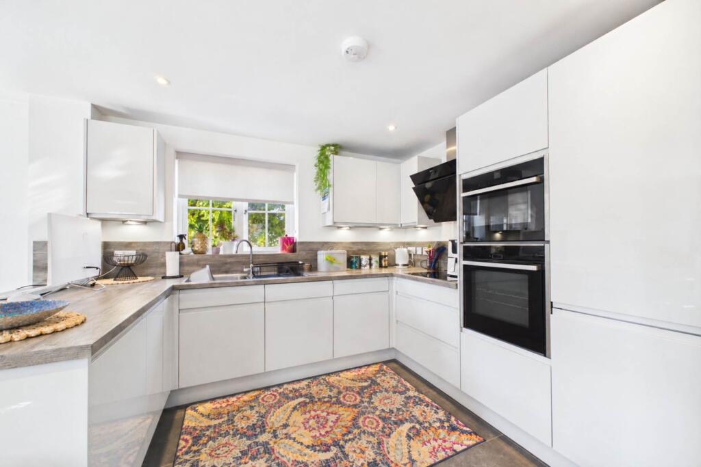 Apartment in St Clement - View 2