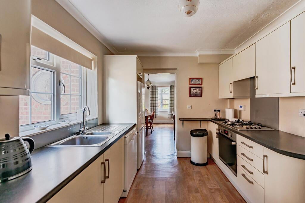 House in Mid Sussex, Worth - View 4