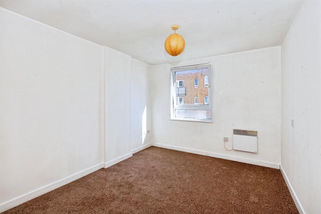 Apartment in Slough - View 5
