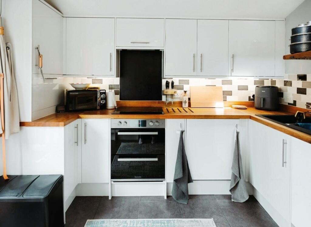 House in Gloucester - View 4