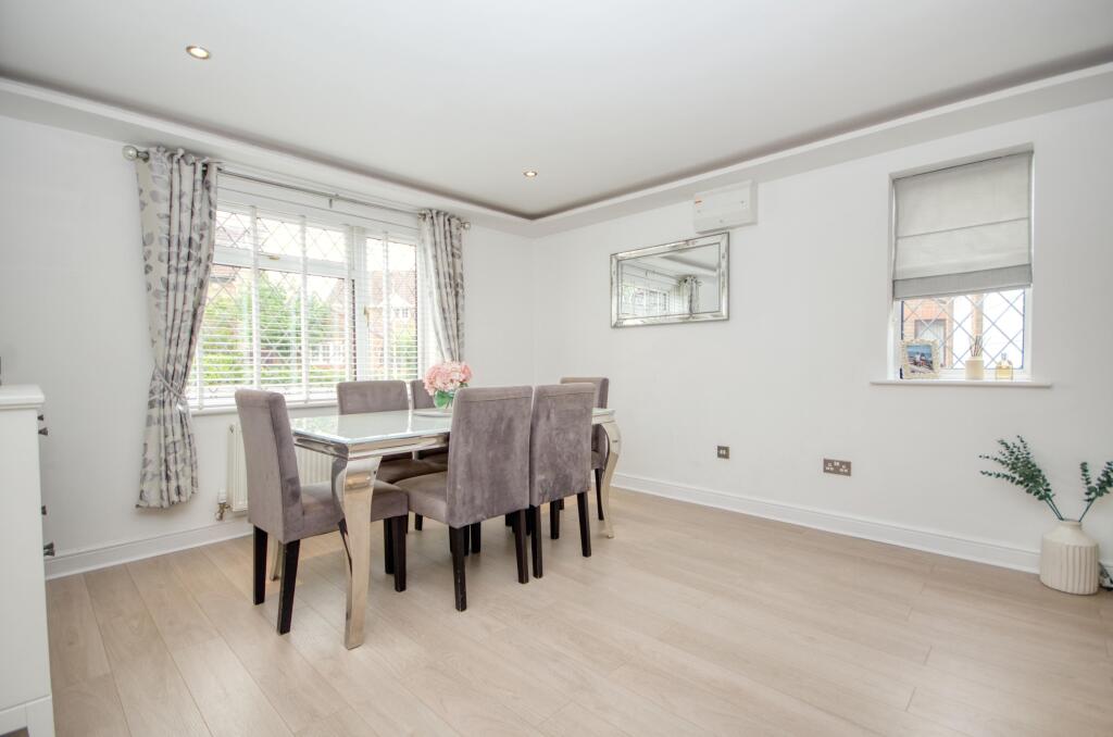 House in Eastleigh, Chartwell Green, West End - More