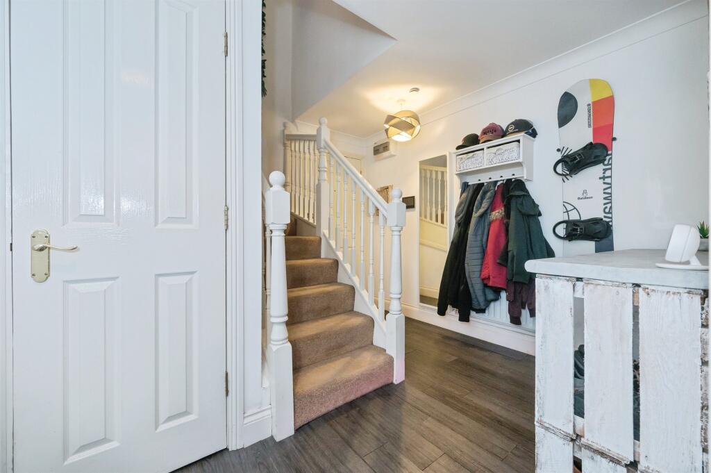 Apartment in Eastleigh - View 5