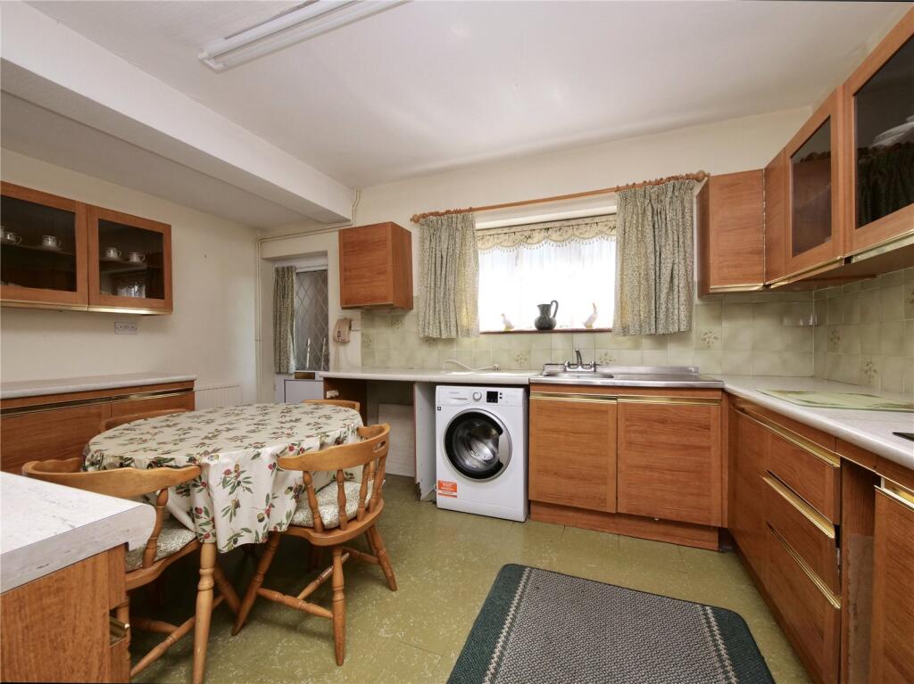 Detached Bungalow, Shepton Mallet BA4 5HQ photo 5