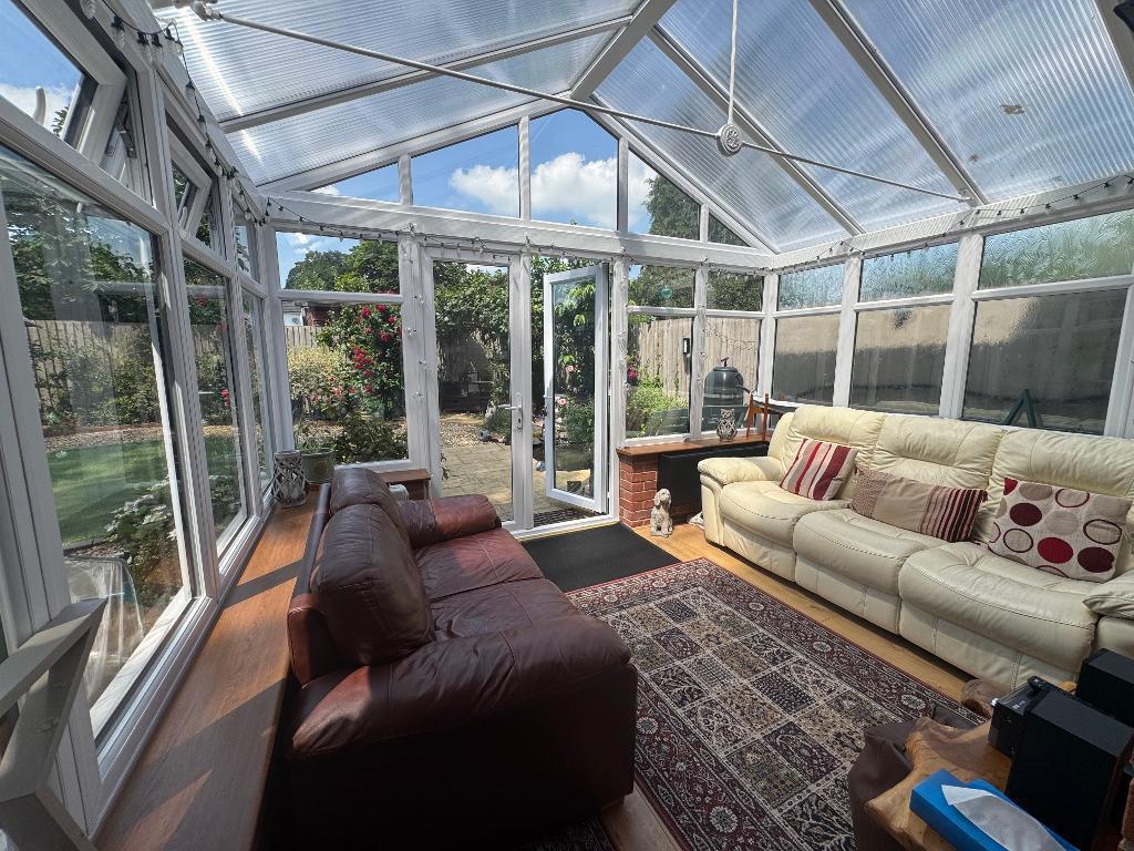 Berry Close, Great Bowden, Market Harborough, Leicestershire, LE16 7ES photo 4