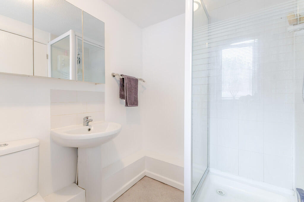 Apartment in Watford, Hertfordshire - View 5