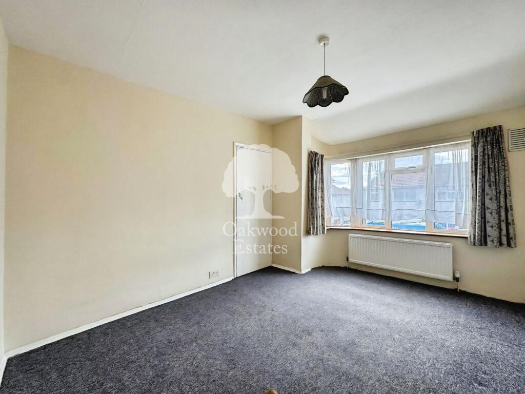 Apartment in Slough, Cippenham - More