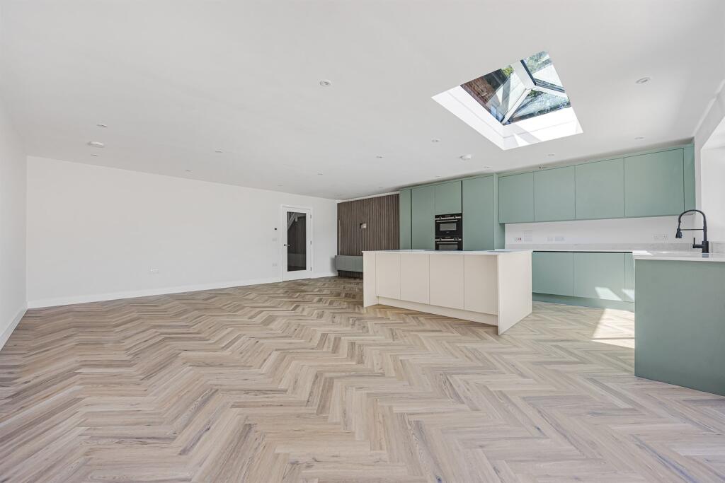 House in Reading, Caversham Park - View 2