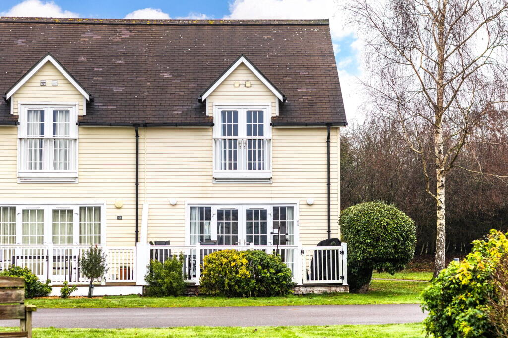 Main image of property: 62 Windrush Lake, Isis and Windrush Lakes