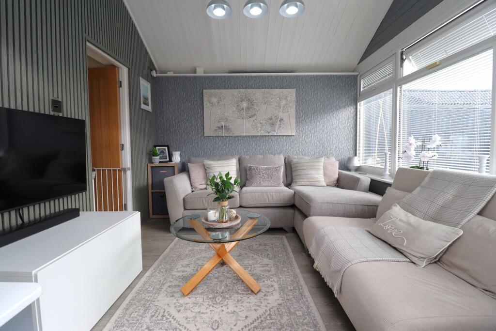 House in Southend-on-Sea - View 4