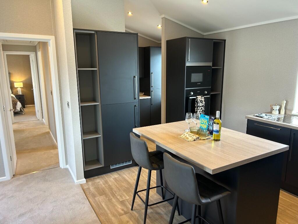2-bed caravan on Sandy Bay, 
Canvey Island,
Essex, 
SS8 0DB, £369,000