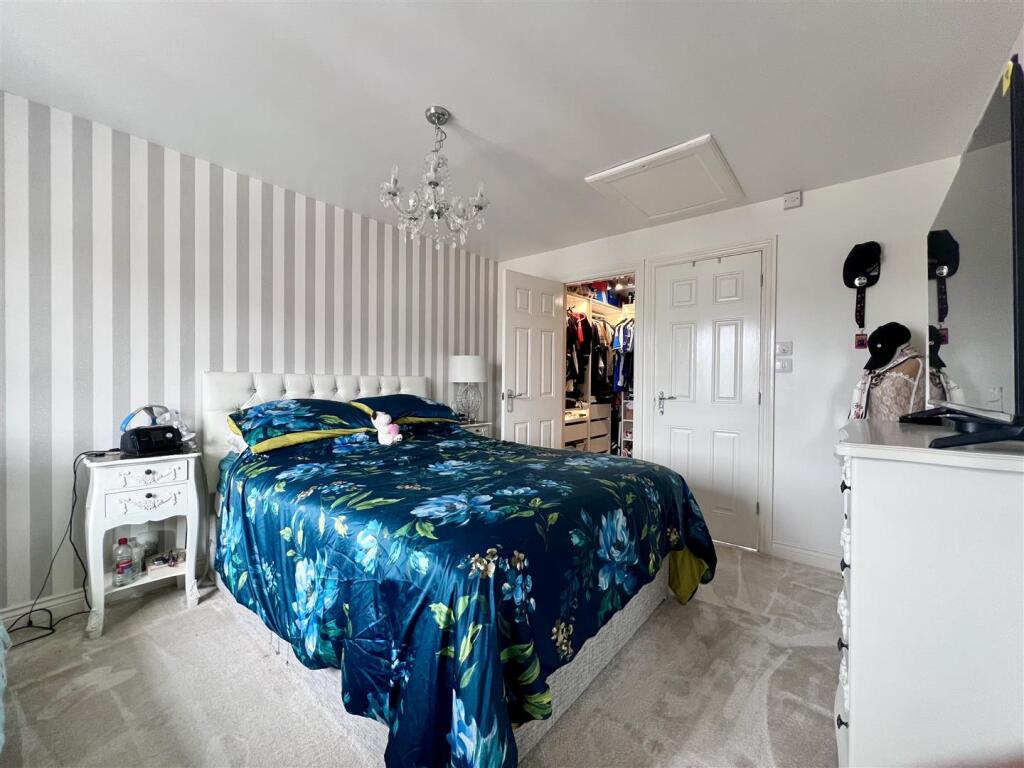 House in Milton Keynes, Oxley Park, Shenley Church End - View 4