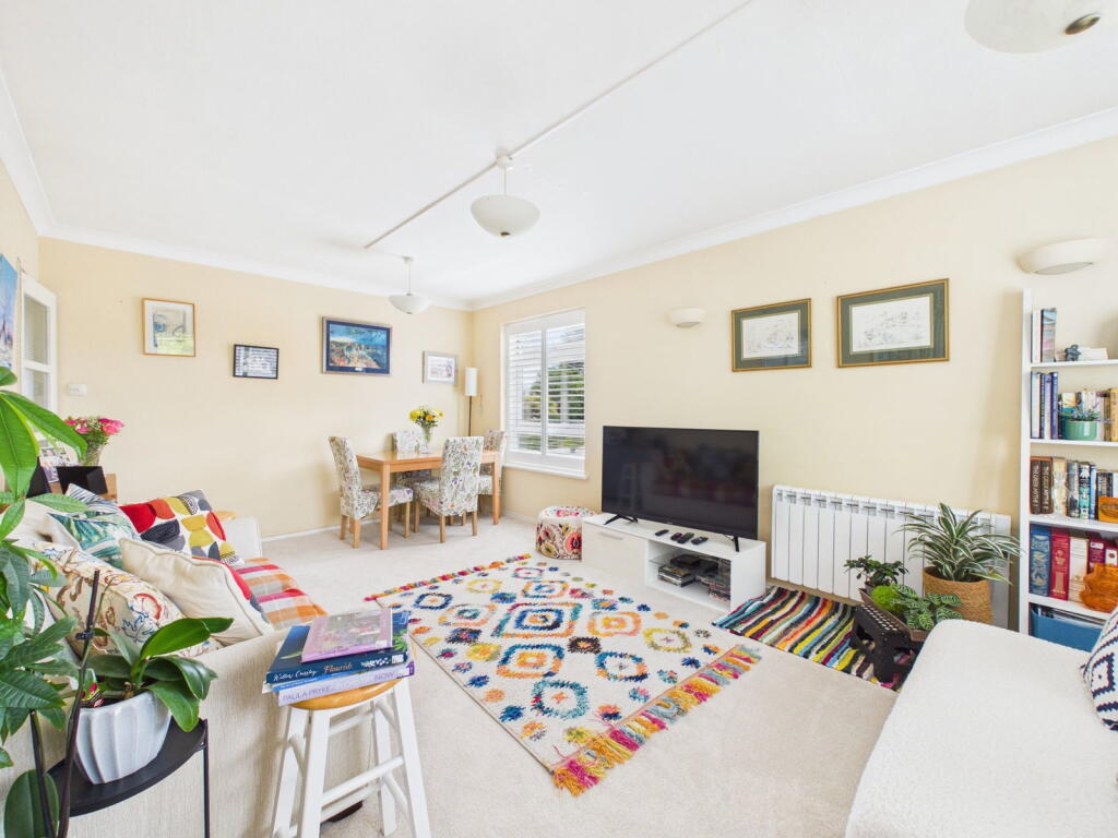 Apartment in Worthing, West Sussex - View 5