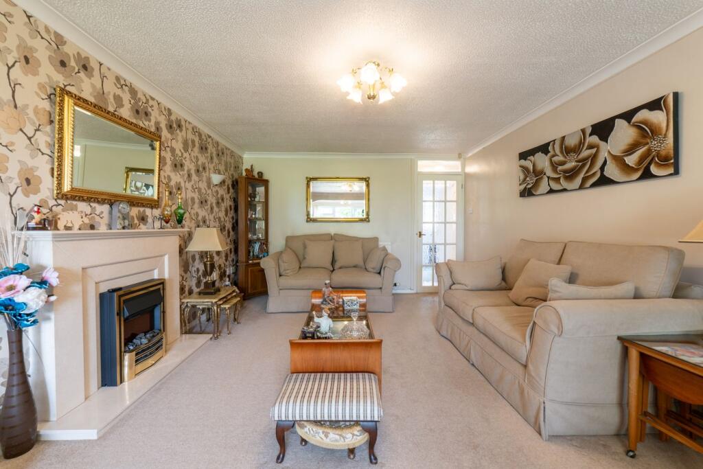 Crown Drive, Bishops Cleeve, Cheltenham, GL52 photo 3