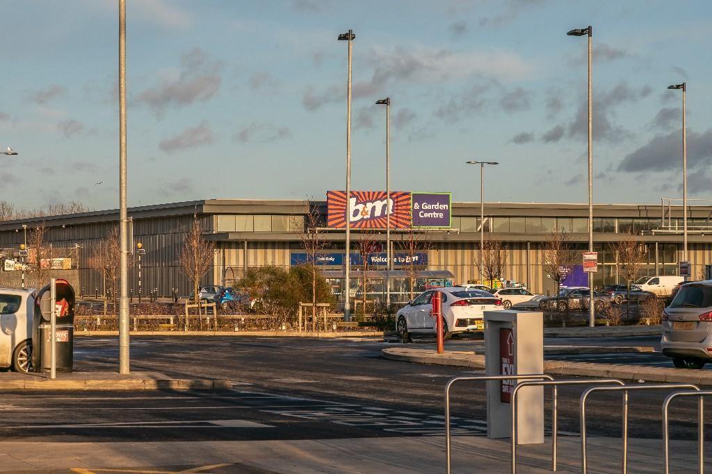 B&M