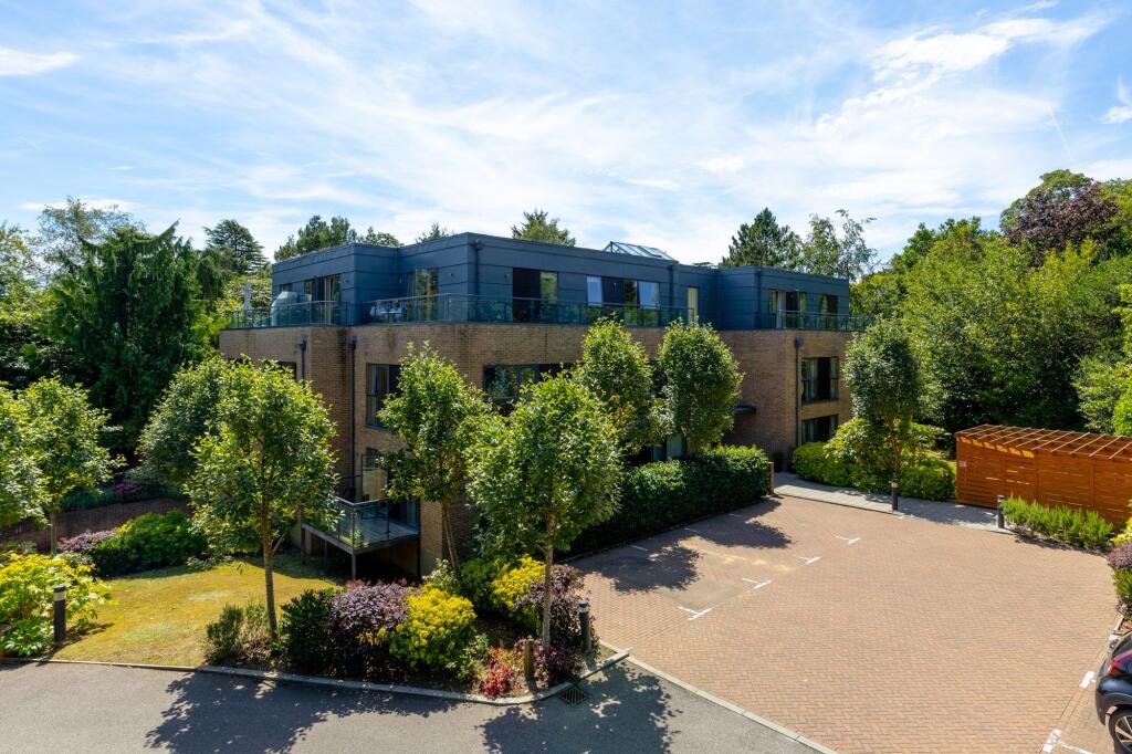 2-bed flat on Pembury Road, Tunbridge Wells, TN2, £375,000