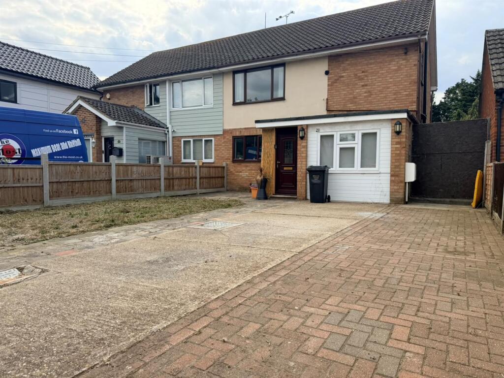 Main image of property: High Road North, Laindon, Basildon