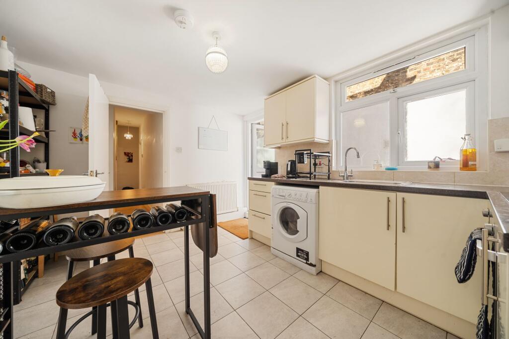 Apartment in London - View 5