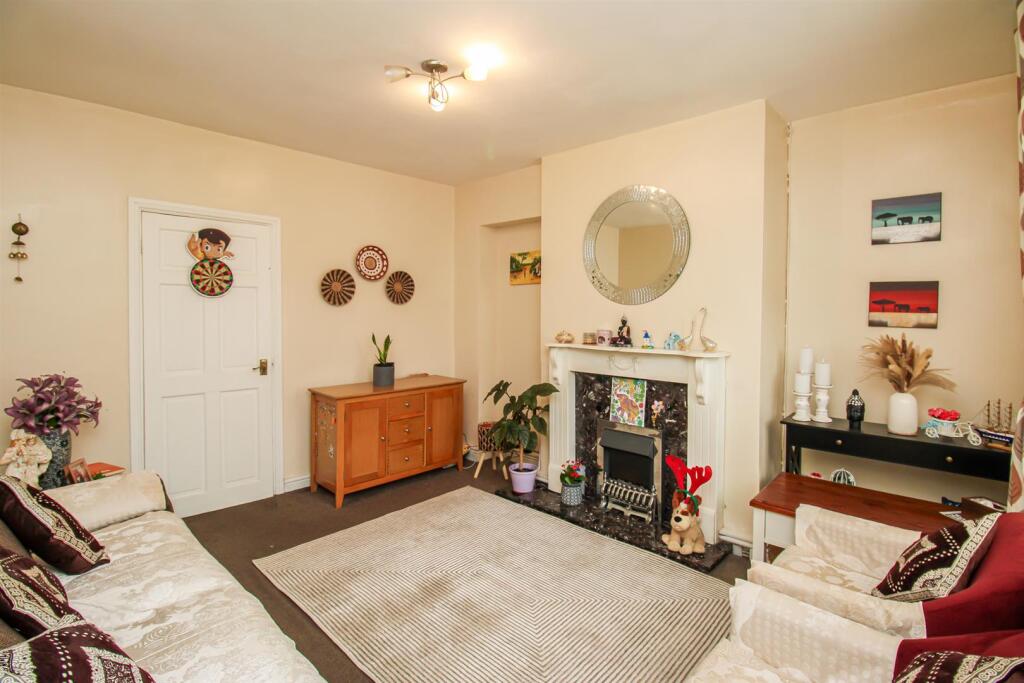 House in Wakefield, Ryhill - View 4