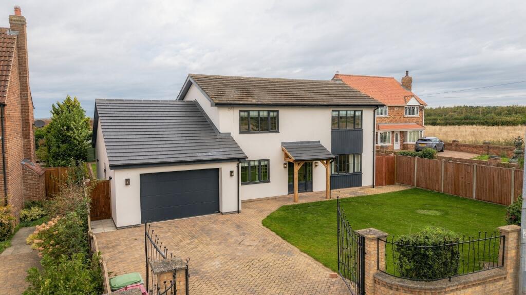 4-bed detached on Upperthorpe Road, Westwoodside, DN9, £550,000