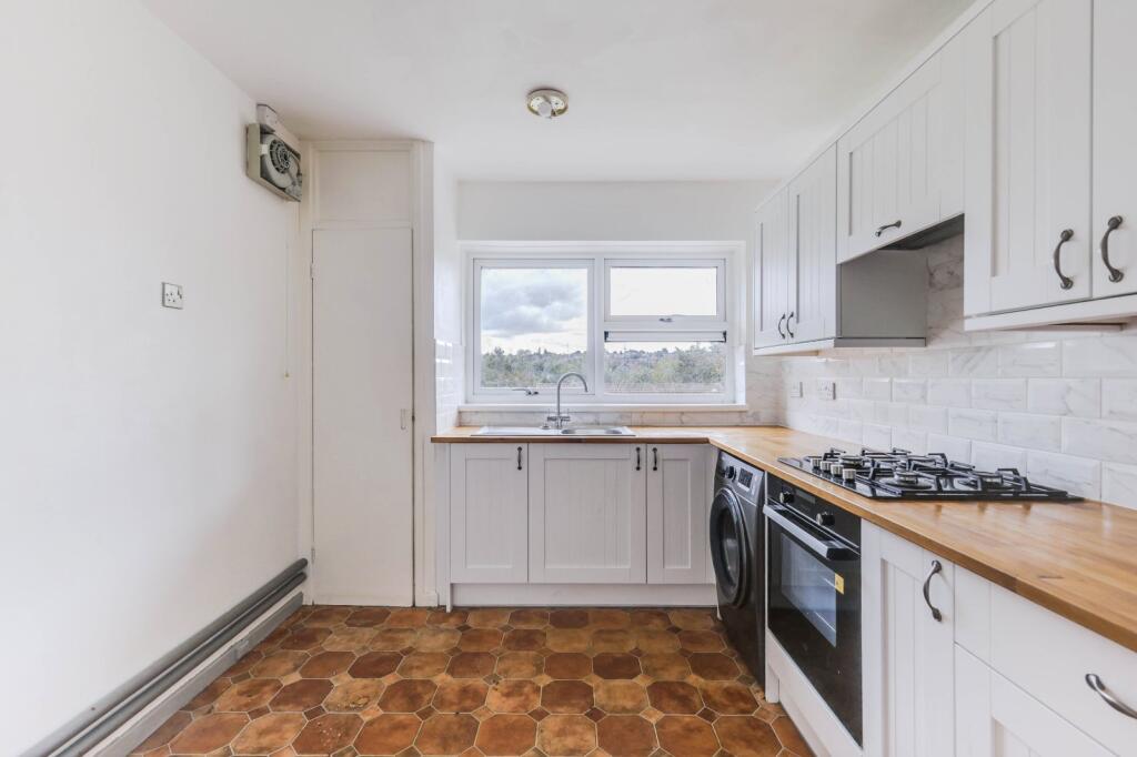 Apartment in Leeds - View 3