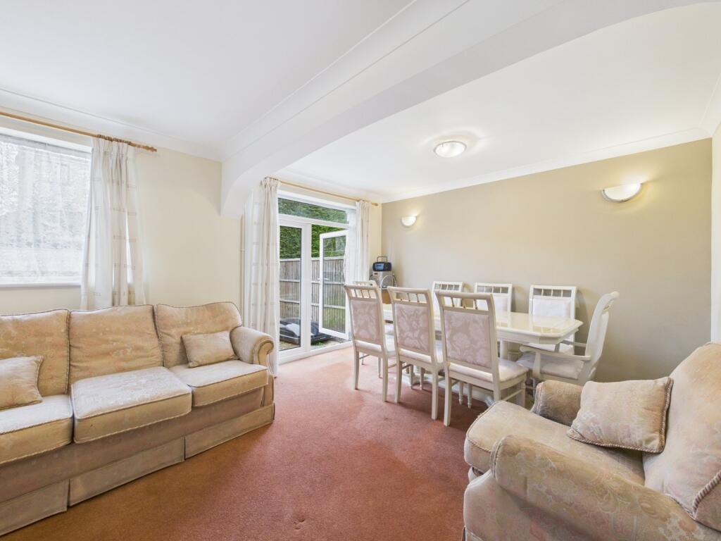 Orchard Close, Ashford, Surrey, TW15 photo 2