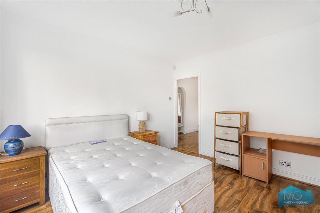 Apartment in London - More
