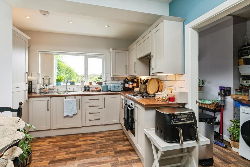 House in Rotherham, Greasbrough - View 5