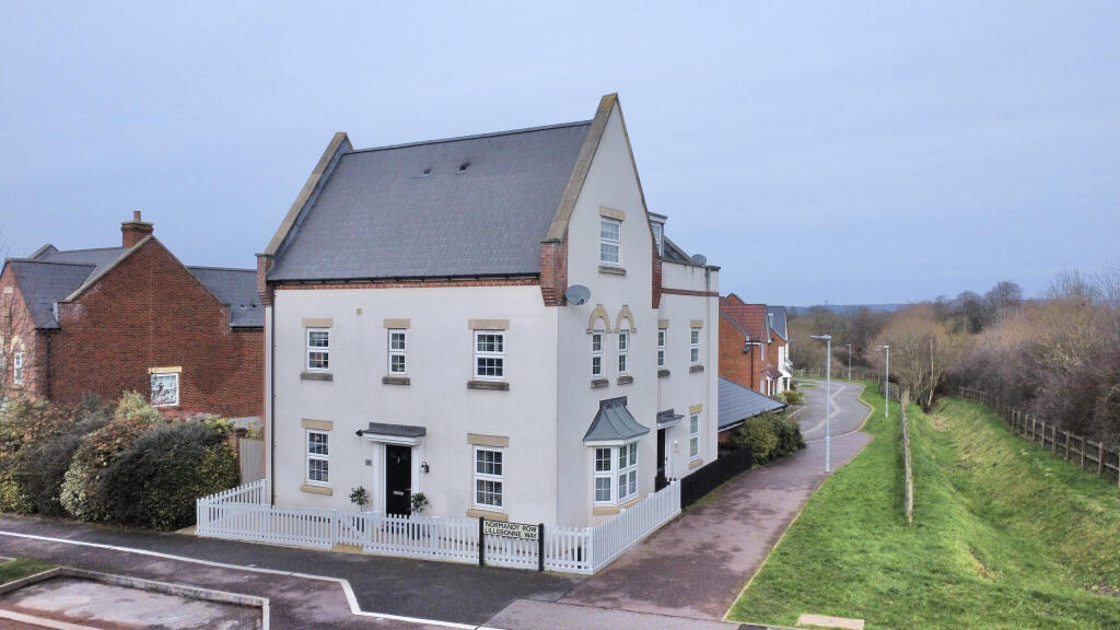 4-bed semi-detached on Normandy Row, Lillebonne Way, Wellington, £379,950