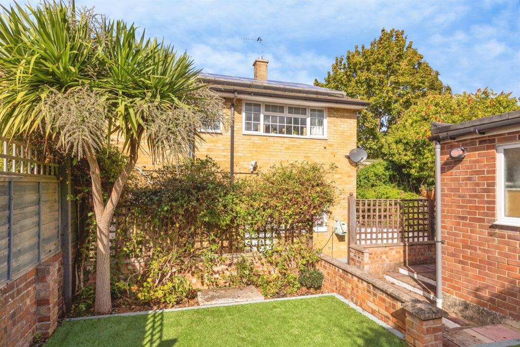 House in Havant, Hampshire - View 5