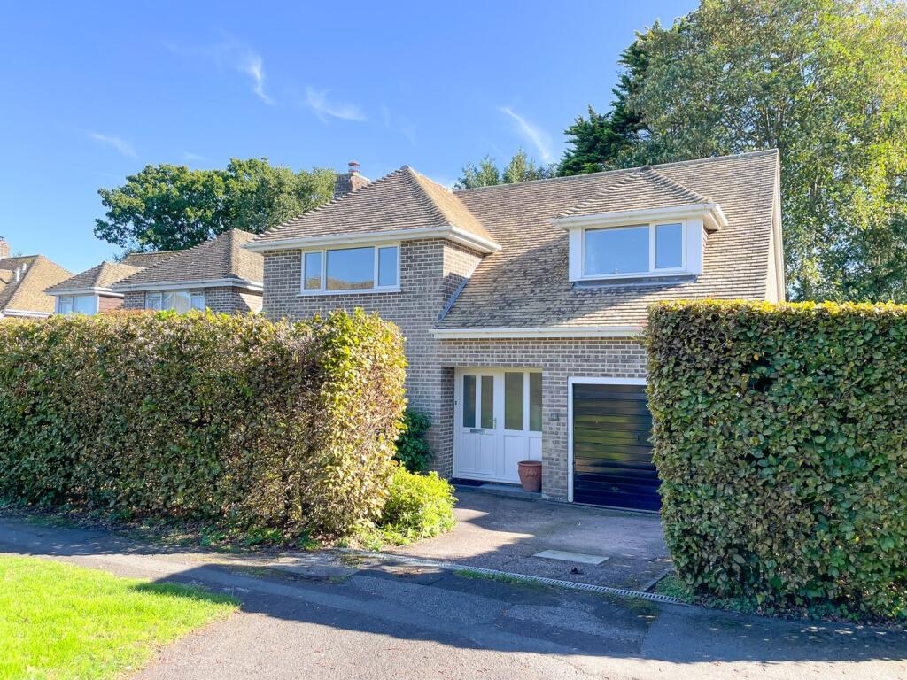 3-bed detached on Durrant Way, Sway, Lymington, SO41, £599,950