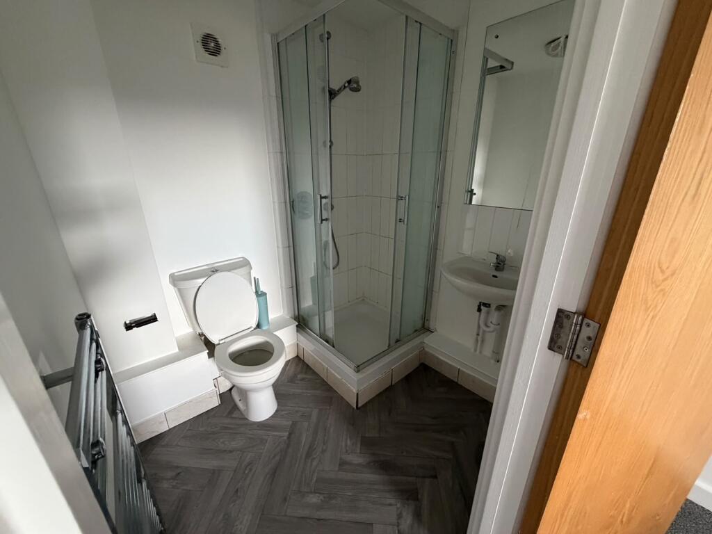Apartment in Leicester, Hamilton - View 5