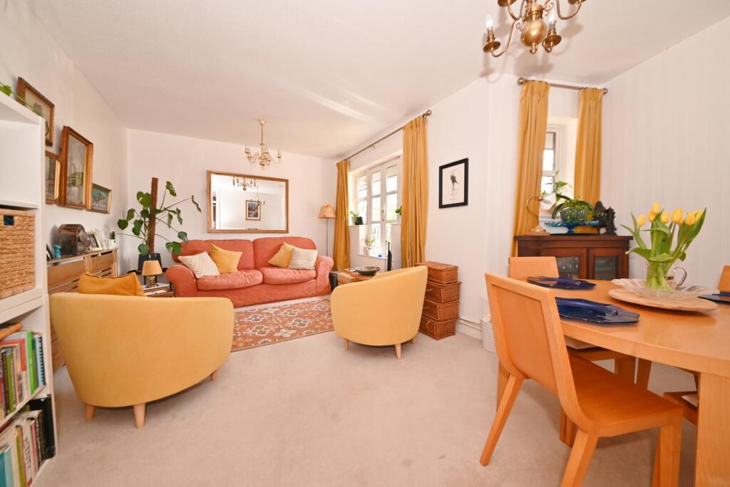 Walpole Place, Teddington photo 3