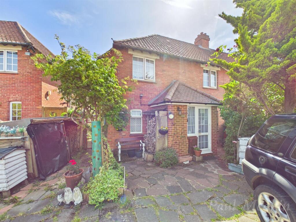 Main image of property: Harrow Road, Warlingham