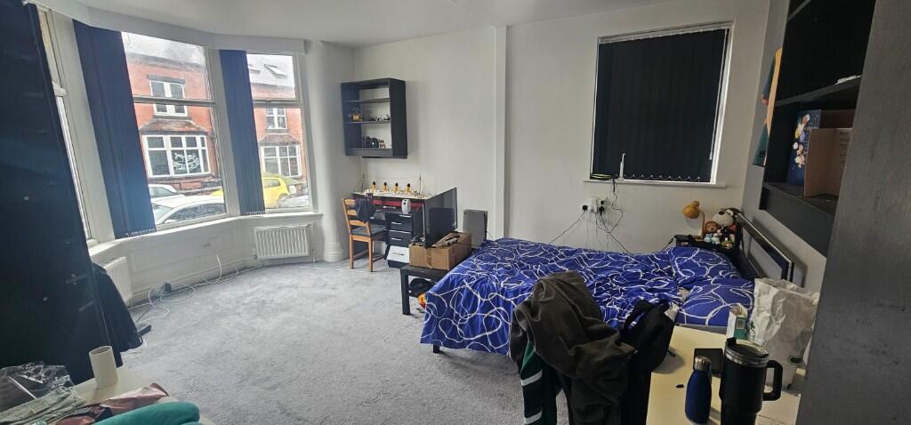 8 bedroom terraced house for rent