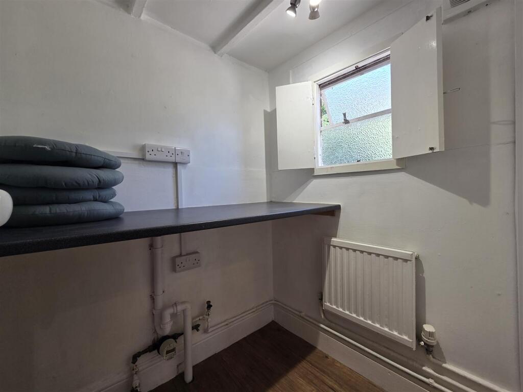House in Taunton - View 5