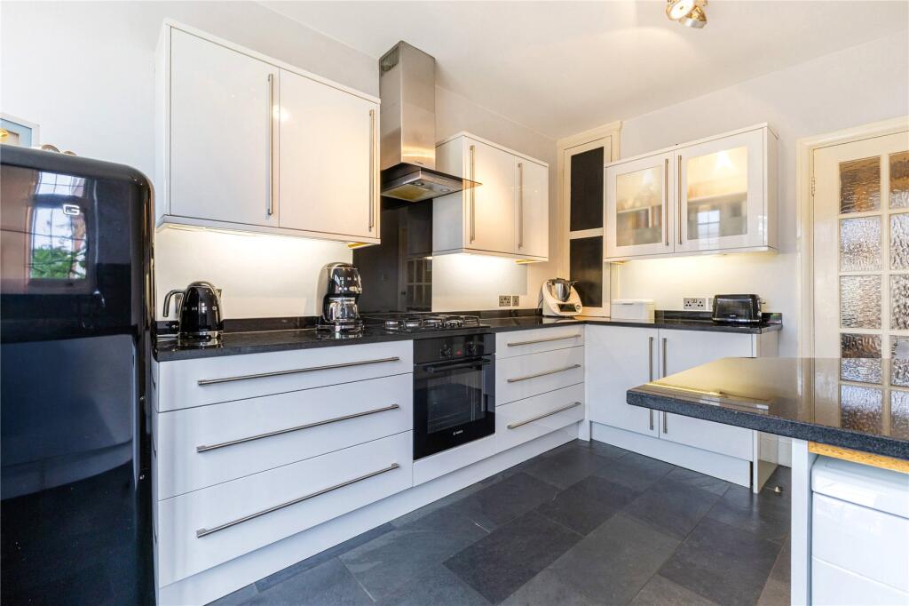 Apartment in Twickenham - More
