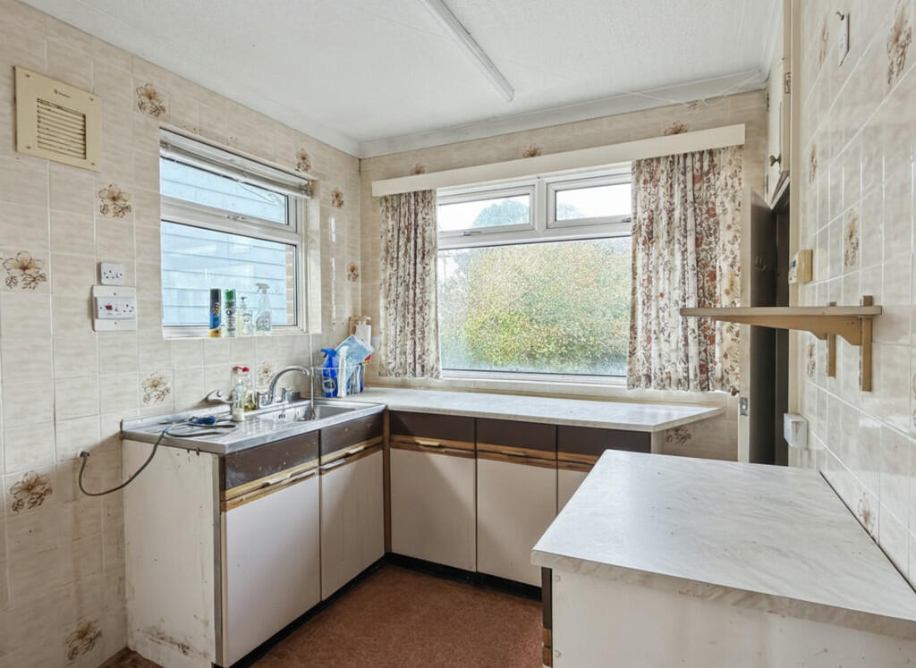 Woodstock Road, Poole - View 6