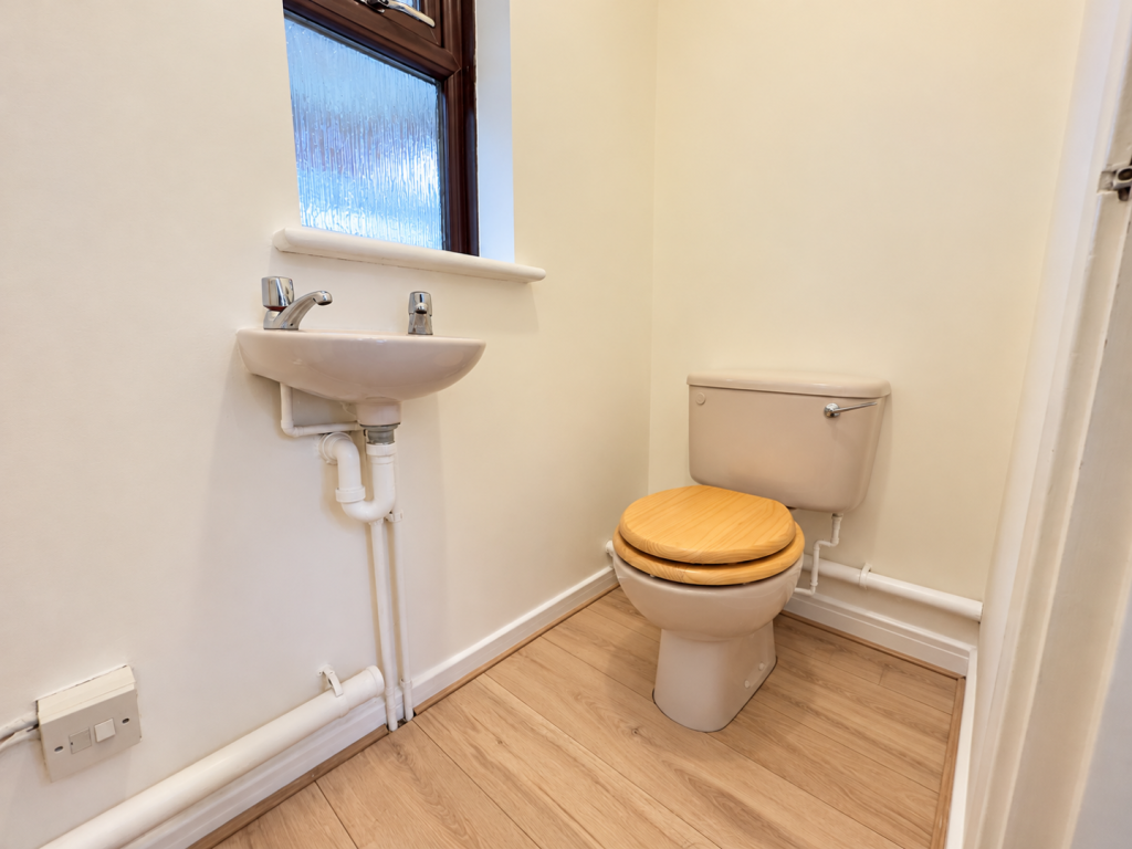 House in Broxbourne, Churchgate - More