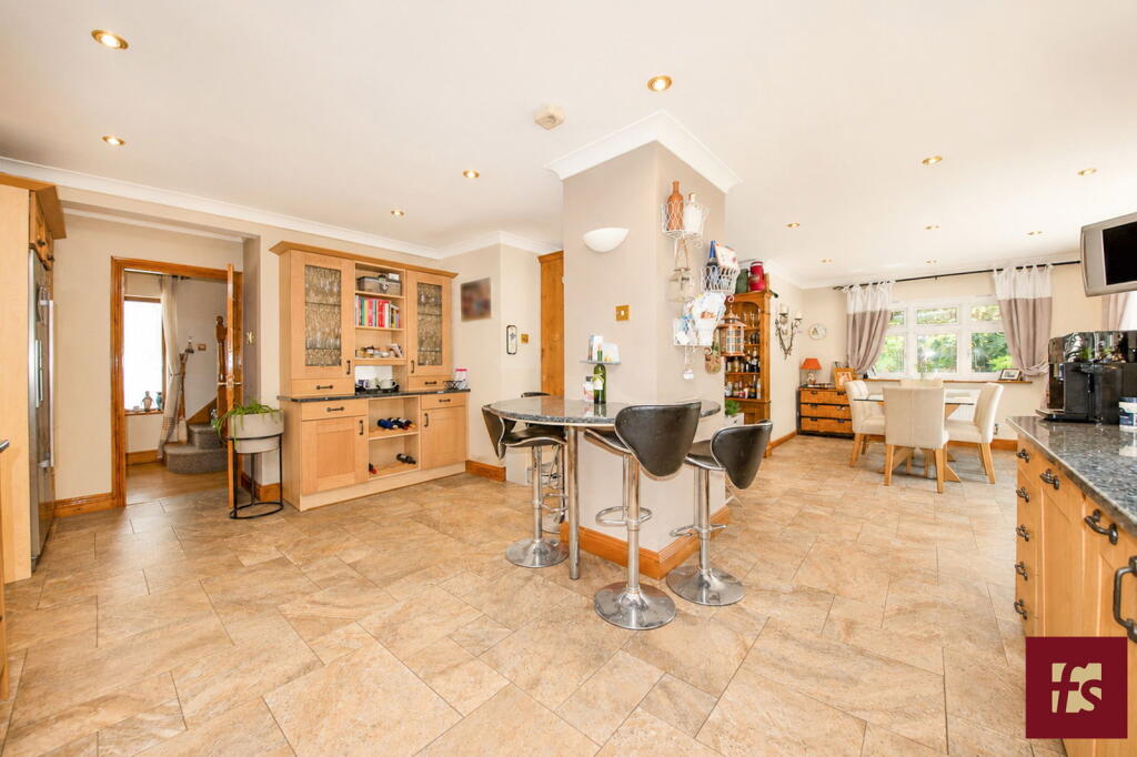 House in Crowthorne, Wokingham - View 4