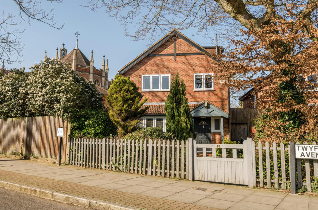 Main image of property: Twyford Avenue, London, N2