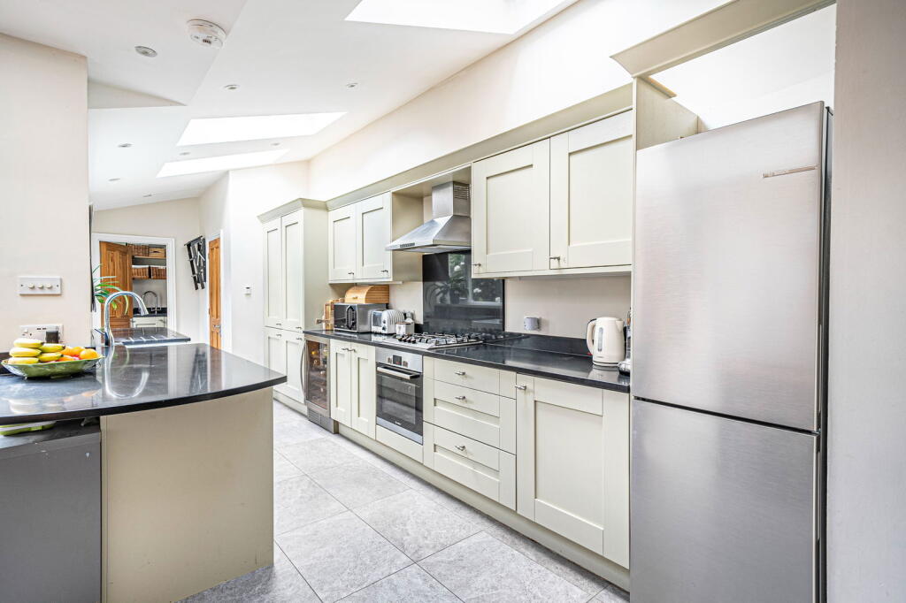 House in Basingstoke and Deane, Whitchurch - View 4