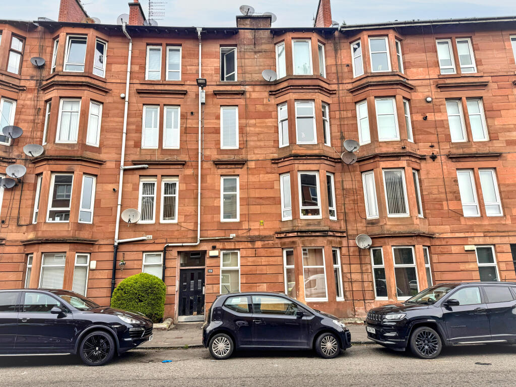2-bed flat on Cathcart Road, Glasgow, Glasgow City, £159,950